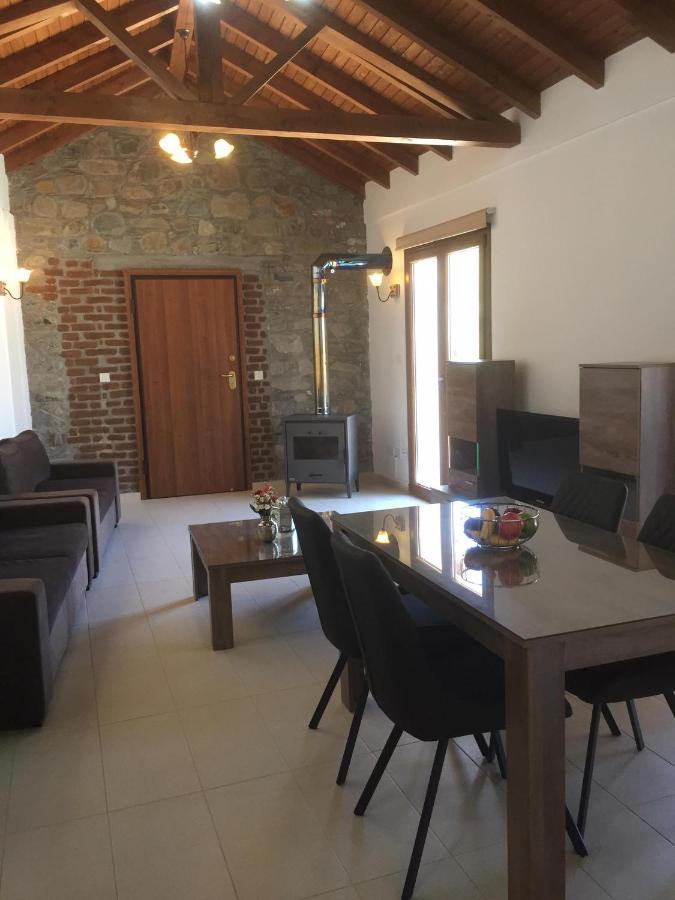 Love Holiday Suite 1 Tris Elies Exterior foto
